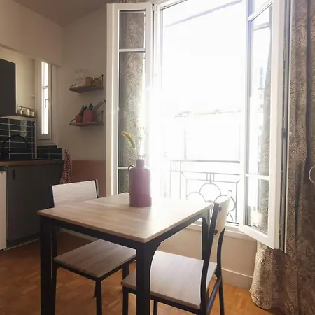 Lovely And Bright In Montmartre شقة باريس
