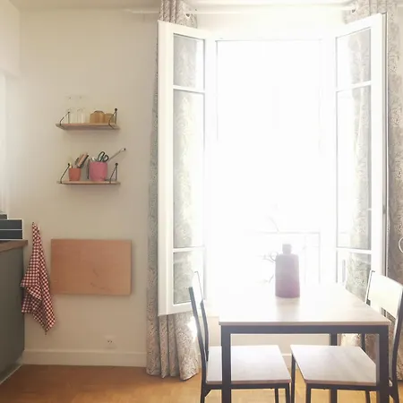 Lovely And Bright In Montmartre Apartment *