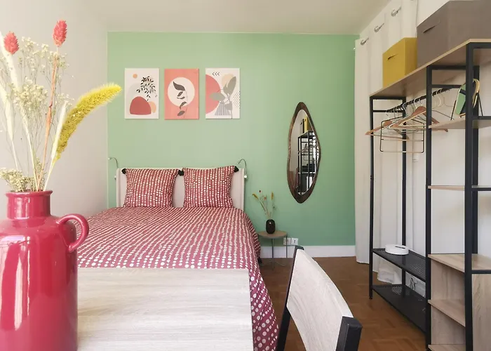 Lovely And Bright In Montmartre Apartment *