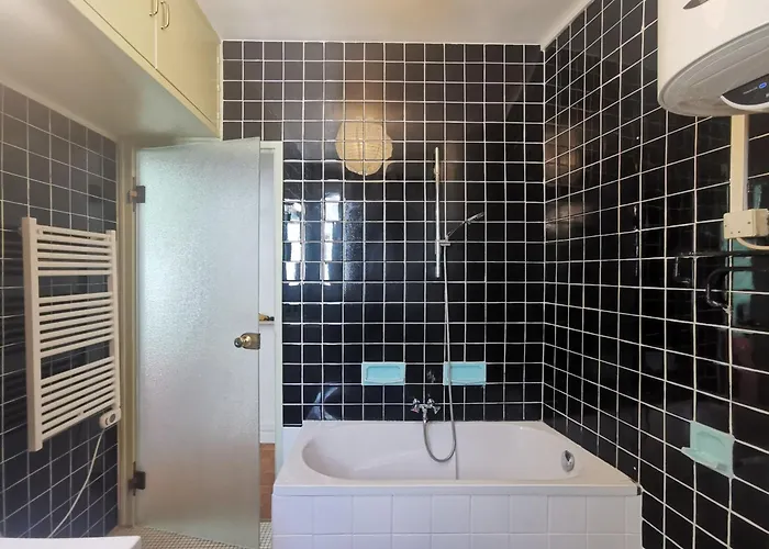 Lovely And Bright In Montmartre Paris