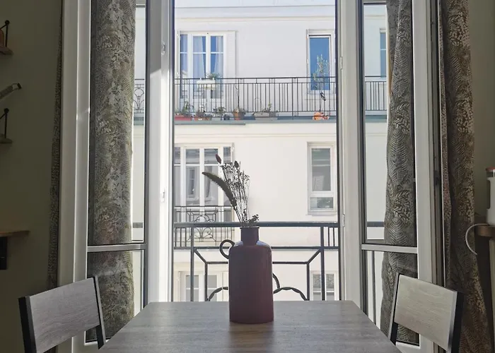 Lovely And Bright In Montmartre Paris